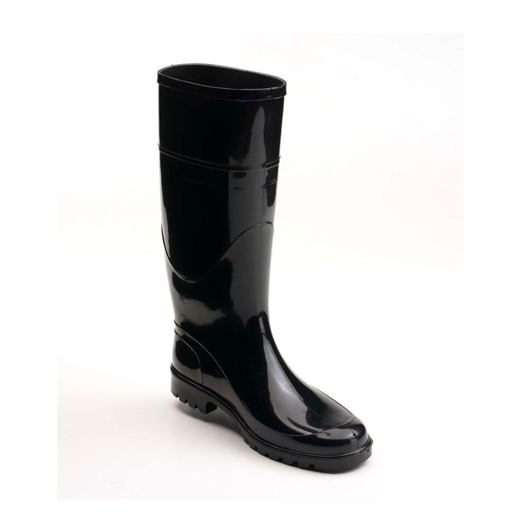 Rain boot in bright PVC with medium height boot leg and lug outsole 