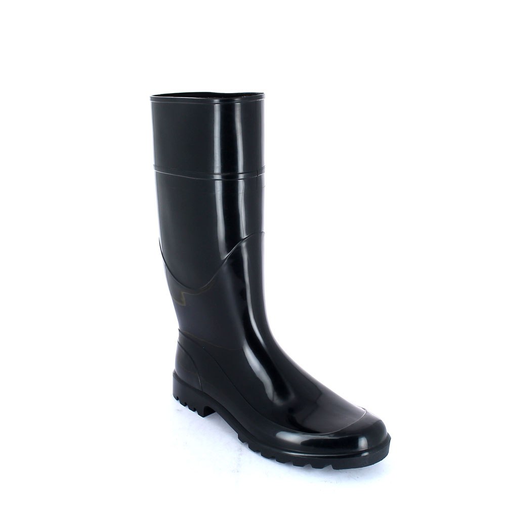 Rain boot in bright PVC with medium height boot leg and lug outsole 