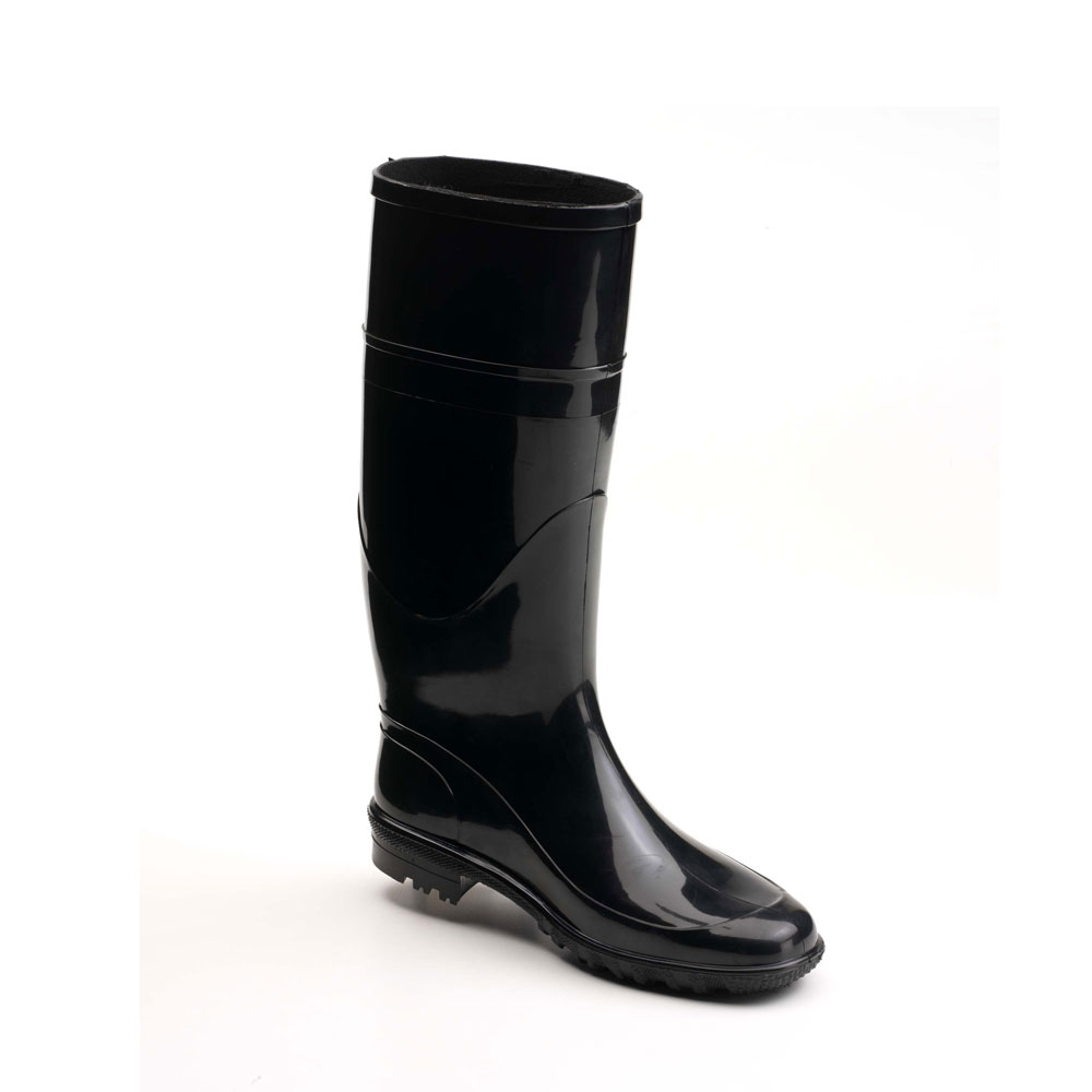 Rainboot in bright PVC, with medium height boot leg and calendered outsole