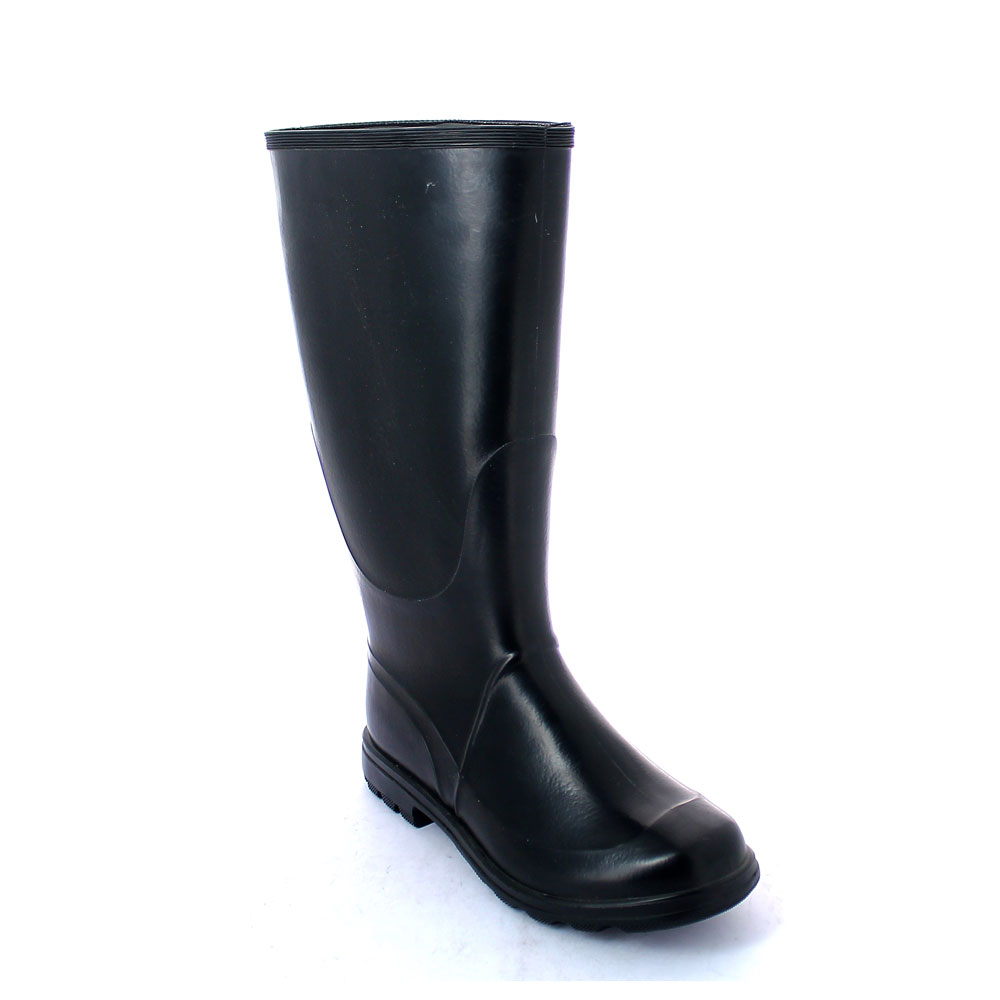 Nitrilic rubber Boot with knee boot leg and lug outsole