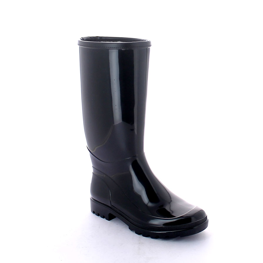 Rainboot in bright Pvc with medium height boot leg entirely lined inside