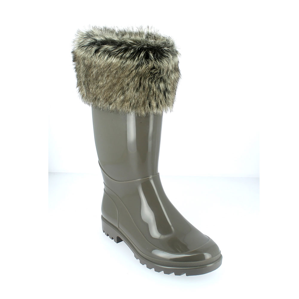 Bright finish Pvc Boot with synthetic wool inner lining and synthetic husky fur cuff. Made in Italy