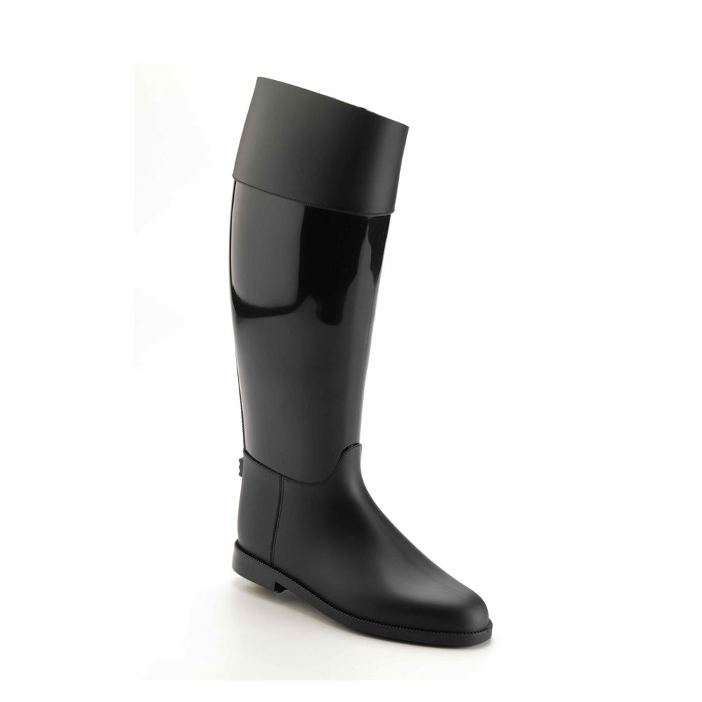 Riding boot with high boot leg made of pvc with matt-bright-matt finishing 