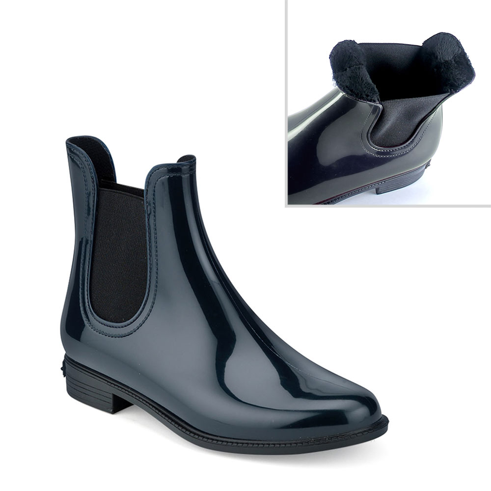 Bright pvc Chelsea Boot with elastic band on both ankle sides and inner lining.  Made in Italy