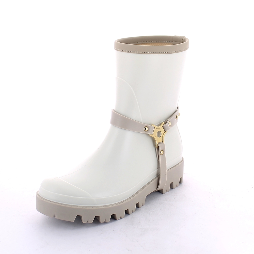 Matt finish pvc Boot with low cut and trimmed bootleg - VIB type outsole - equipped with tree-way loop stirrup 