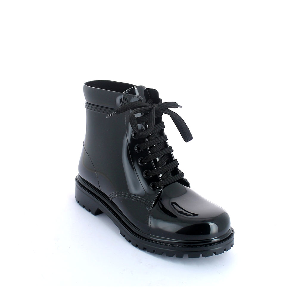 Short laced up boot in pvc with bright finish