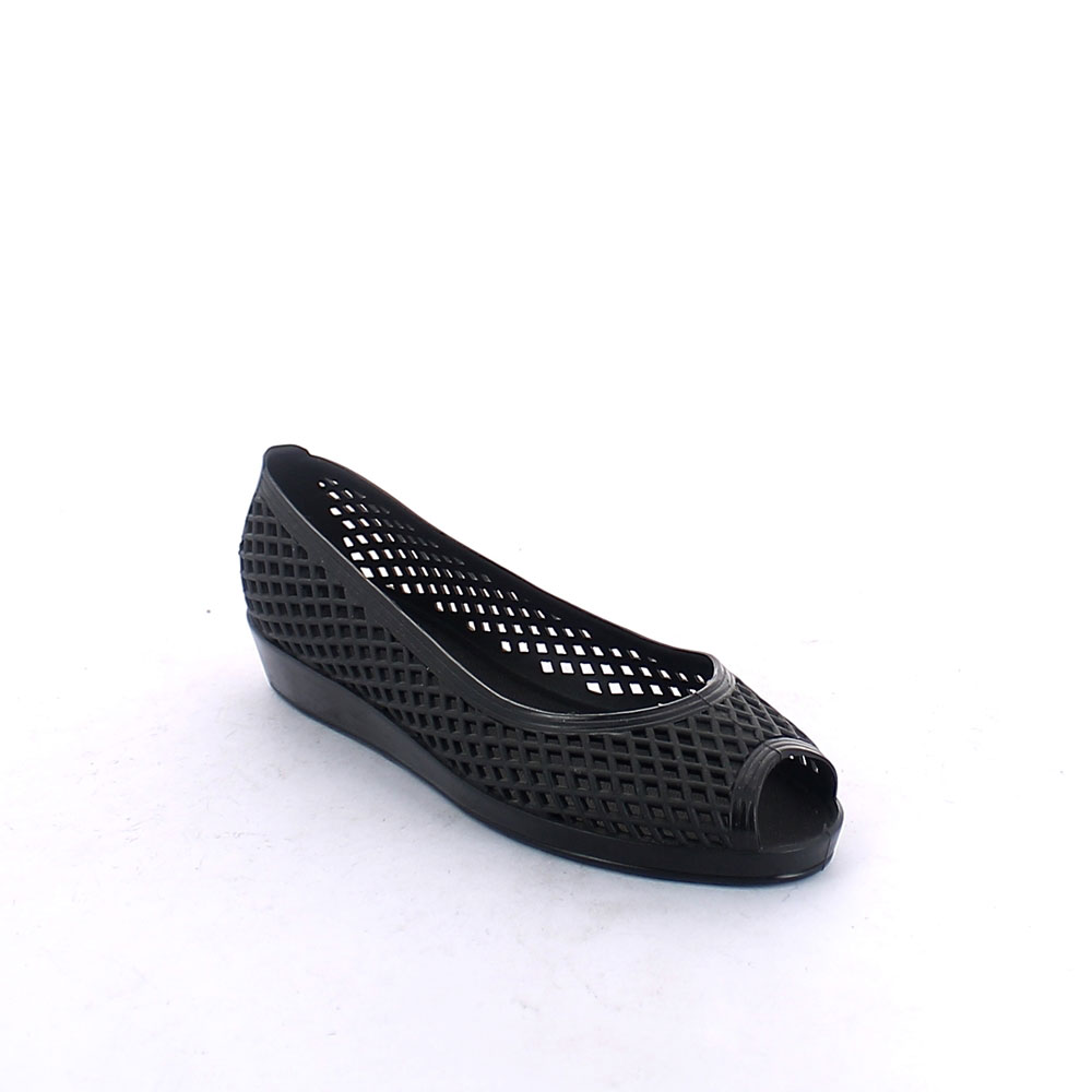 Open toe ballet flat made of solid colour pvc with diamond cut perforation and wedge outsole