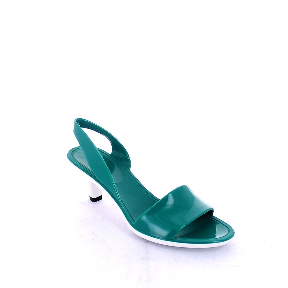 Solid colour bright effect pvc sandal with heel and pvc backstrap