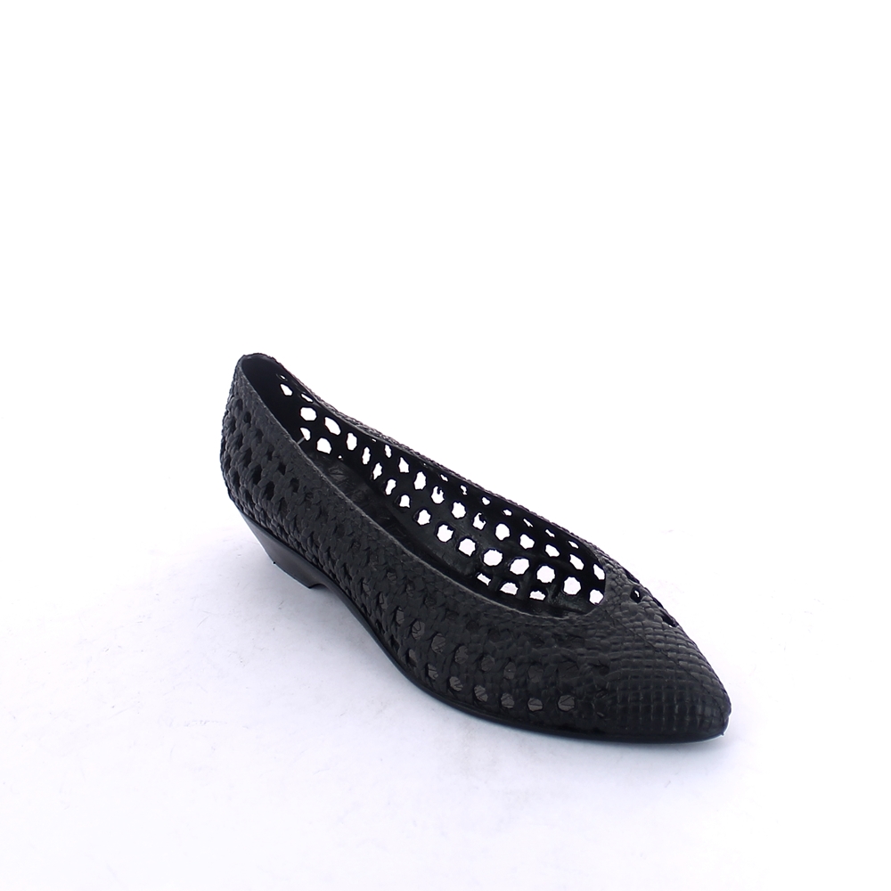 Solid colour bright finish pvc Ballet flat with perforations and round toe-end upper