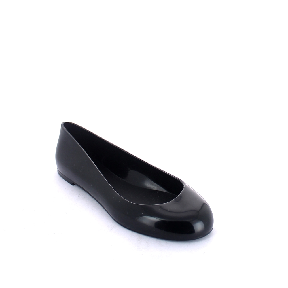 Solid colour bright finish pvc Ballet flat with round toe-end upper