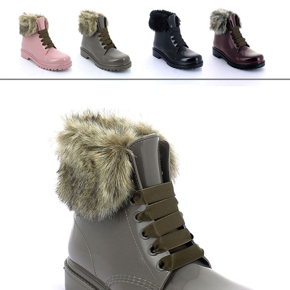 Shaded two-tones Faux fur collar sewn on short laced up pvc boot