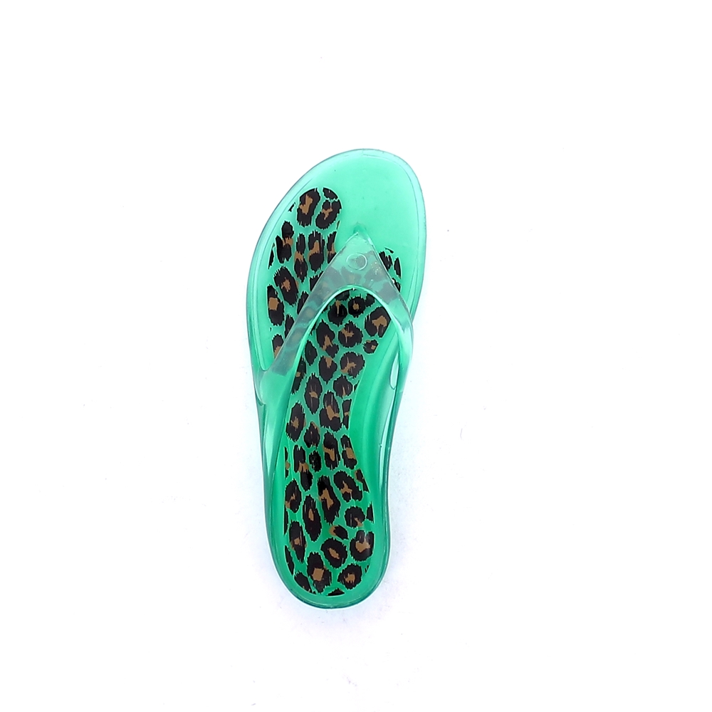 Shaped electrostatic label with leopard pattern applied on the insole of a flip flop for women and girl